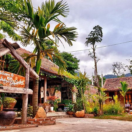 Highway 20 Homestay Фонгня Екстер'єр фото